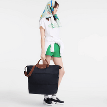 Carregar imagem no visualizador da galeria, NOVA Maxi Bolsa Origami EXPANSÍVEL para Viagem COM LOGO e Alça Transversal (TAMANHO XXG) - Lançamento 2025