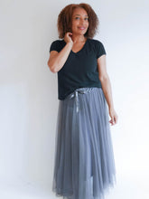 Carregar imagem no visualizador da galeria, Saia elegante Tutu de Tule - Modelo Milão