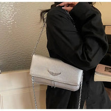 Carregar imagem no visualizador da galeria, Bolsa Signature - Estilo Clássico Francês, com Correntes e Pedras Incrustadas