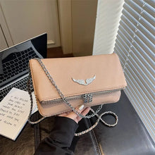 Carregar imagem no visualizador da galeria, Bolsa Signature - Estilo Clássico Francês, com Correntes e Pedras Incrustadas