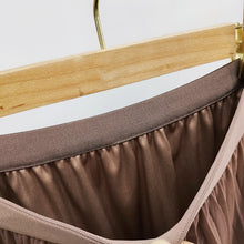 Carregar imagem no visualizador da galeria, Saia elegante de Tule Plissada parcial - Modelo Veneza