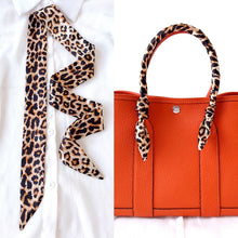 Carregar imagem no visualizador da galeria, Lenço para Alça de Bolsa - Lançamento 2025