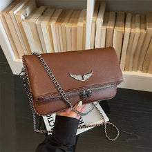 Carregar imagem no visualizador da galeria, Bolsa Signature - Estilo Clássico Francês, com Correntes e Pedras Incrustadas