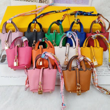 Carregar imagem no visualizador da galeria, Berloque para Bolsas e porta Earpods - Modelo Mini Picotin Hermès
