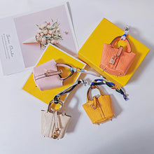 Carregar imagem no visualizador da galeria, Berloque para Bolsas e porta Earpods - Modelo Mini Picotin Hermès