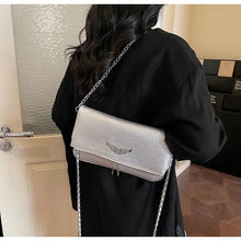 Carregar imagem no visualizador da galeria, Bolsa Signature - Estilo Clássico Francês, com Correntes e Pedras Incrustadas