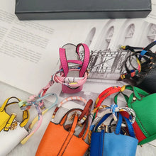 Carregar imagem no visualizador da galeria, Berloque para Bolsas e porta Earpods - Modelo Mini Picotin Hermès