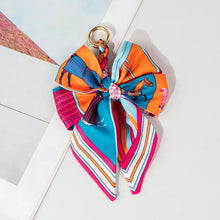 Carregar imagem no visualizador da galeria, Berloque para Bolsa - Modelo Laço Lenço