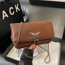 Carregar imagem no visualizador da galeria, Bolsa Signature - Estilo Clássico Francês, com Correntes e Pedras Incrustadas