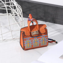 Carregar imagem no visualizador da galeria, Berloque para Bolsa e Porta Earpod - Modelo Mini Bolsa Birkin