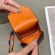Carregar imagem no visualizador da galeria, Berloque para Bolsa e Porta Earpod - Modelo Kelly