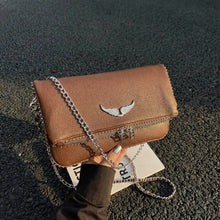 Carregar imagem no visualizador da galeria, Bolsa Signature - Estilo Clássico Francês, com Correntes e Pedras Incrustadas
