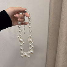 Carregar imagem no visualizador da galeria, Choker Pérolas Flutuantes