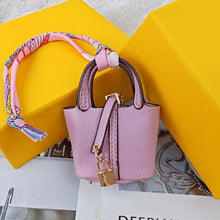 Carregar imagem no visualizador da galeria, Berloque para Bolsas e porta Earpods - Modelo Mini Picotin Hermès