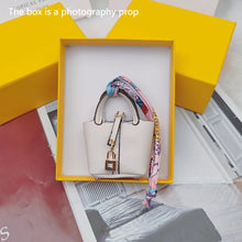 Carregar imagem no visualizador da galeria, Berloque para Bolsas e porta Earpods - Modelo Mini Picotin Hermès