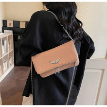 Carregar imagem no visualizador da galeria, Bolsa Signature - Estilo Clássico Francês, com Correntes e Pedras Incrustadas