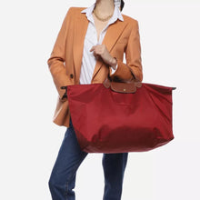 Carregar imagem no visualizador da galeria, Maxi Bolsa Origami para Viagem com Logo (TAMANHO XG) - Lançamento 2025