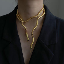 Carregar imagem no visualizador da galeria, Colar Serpente Design Exclusivo - Oferta lançamento HOJE