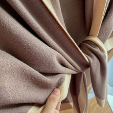 Carregar imagem no visualizador da galeria, Cashmere triangular dupla face - OFERTA COM 50% DE DESCONTO SÓ HOJE