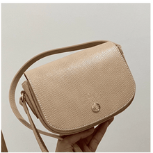 Carregar imagem no visualizador da galeria, Bolsa Origami Crossbody XS COM LOGO - Lançamento
