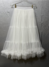 Carregar imagem no visualizador da galeria, Saia elegante Tutu de Tule - Modelo Toscana
