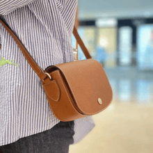 Carregar imagem no visualizador da galeria, Bolsa Origami Crossbody XS COM LOGO - Lançamento
