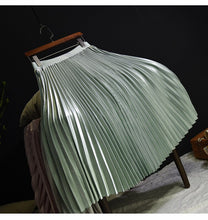 Carregar imagem no visualizador da galeria, Saia Plissada - Modelo Monte Carlo
