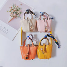 Carregar imagem no visualizador da galeria, Berloque para Bolsas e porta Earpods - Modelo Mini Picotin Hermès
