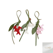 Carregar imagem no visualizador da galeria, Berloques para Bolsas - Modelo Flores em Couro PU
