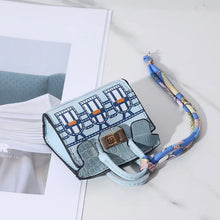 Carregar imagem no visualizador da galeria, Berloque para Bolsa e Porta Earpod - Modelo Mini Bolsa Birkin
