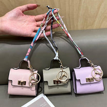 Carregar imagem no visualizador da galeria, Berloque para Bolsa e Porta Earpod - Modelo Kelly
