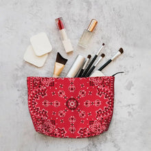 Carregar imagem no visualizador da galeria, Necessaire Bandana - Alta temporada européia
