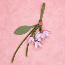 Carregar imagem no visualizador da galeria, Berloques para Bolsas - Modelo Flores em Couro PU
