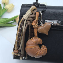 Carregar imagem no visualizador da galeria, Berloque para Bolsa - Modelo Croissant Couro PU
