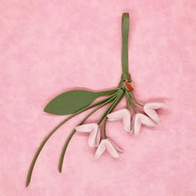 Carregar imagem no visualizador da galeria, Berloques para Bolsas - Modelo Flores em Couro PU
