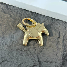 Carregar imagem no visualizador da galeria, Berloque para Bolsa - Modelo Pegasus Metal
