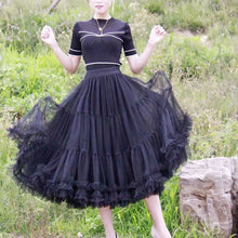 Carregar imagem no visualizador da galeria, Saia elegante Tutu de Tule - Modelo Toscana
