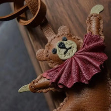 Carregar imagem no visualizador da galeria, Berloque para Bolsa - Modelo Ursa Bailarina Couro PU
