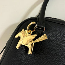 Carregar imagem no visualizador da galeria, Berloque para Bolsa - Modelo Pegasus Metal
