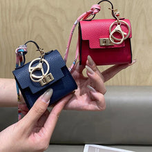 Carregar imagem no visualizador da galeria, Berloque para Bolsa e Porta Earpod - Modelo Kelly
