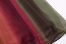 Carregar imagem no visualizador da galeria, Vestido Longo com Pedrarias - Modelo Manu
