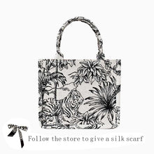 Carregar imagem no visualizador da galeria, Bolsa Pantanal em tecido Jacquard - Luxo e sofisticação
