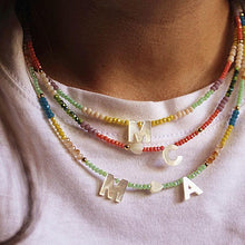 Carregar imagem no visualizador da galeria, Choker de Cristais e letra de concha - Sociedade Global
