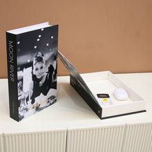 Carregar imagem no visualizador da galeria, Livros LUXO Fashion Falsos para decoração e armazenamento - EXCLUSIVIDADE
